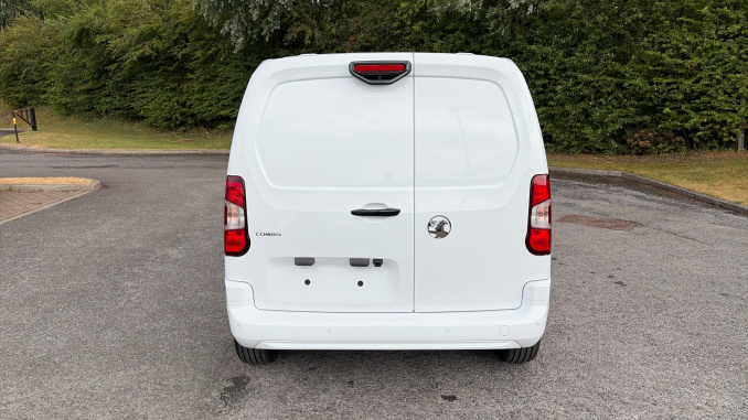 Vauxhall Combo Cargo Combo Diesel 1.5 Turbo D 100ps Prime Plus H1 Van - Image 11